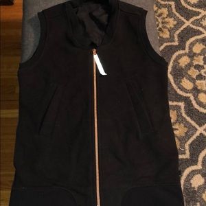 Lululemon runner vest